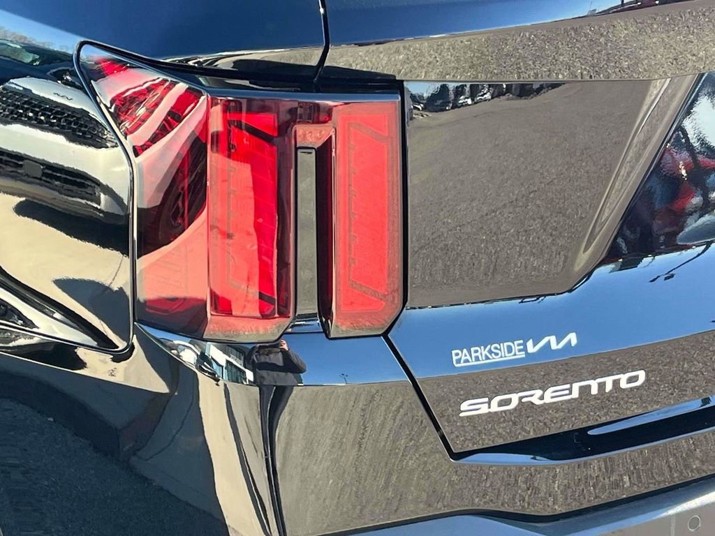 Certified 2025 Kia Sorento S w/ Panoramic Sunroof Package image 36