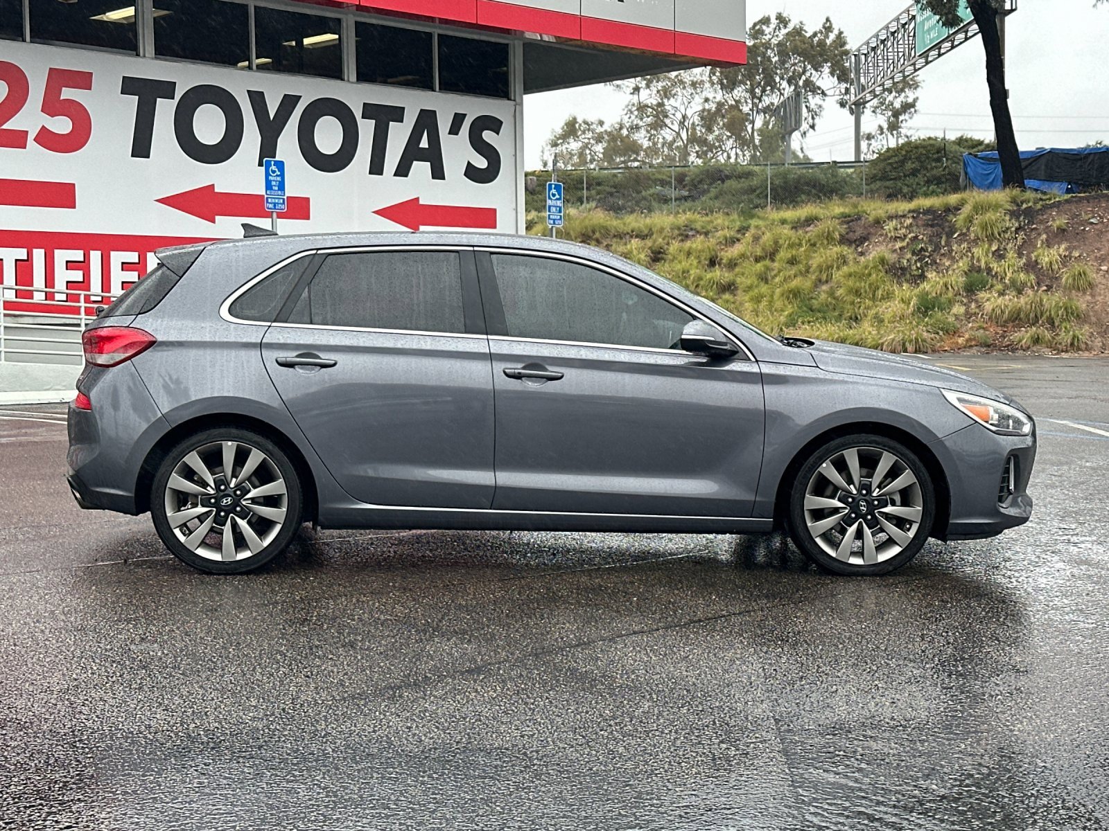 Used 2018 Hyundai Elantra GT Sport w/ Sport Tech Package 04 image 6