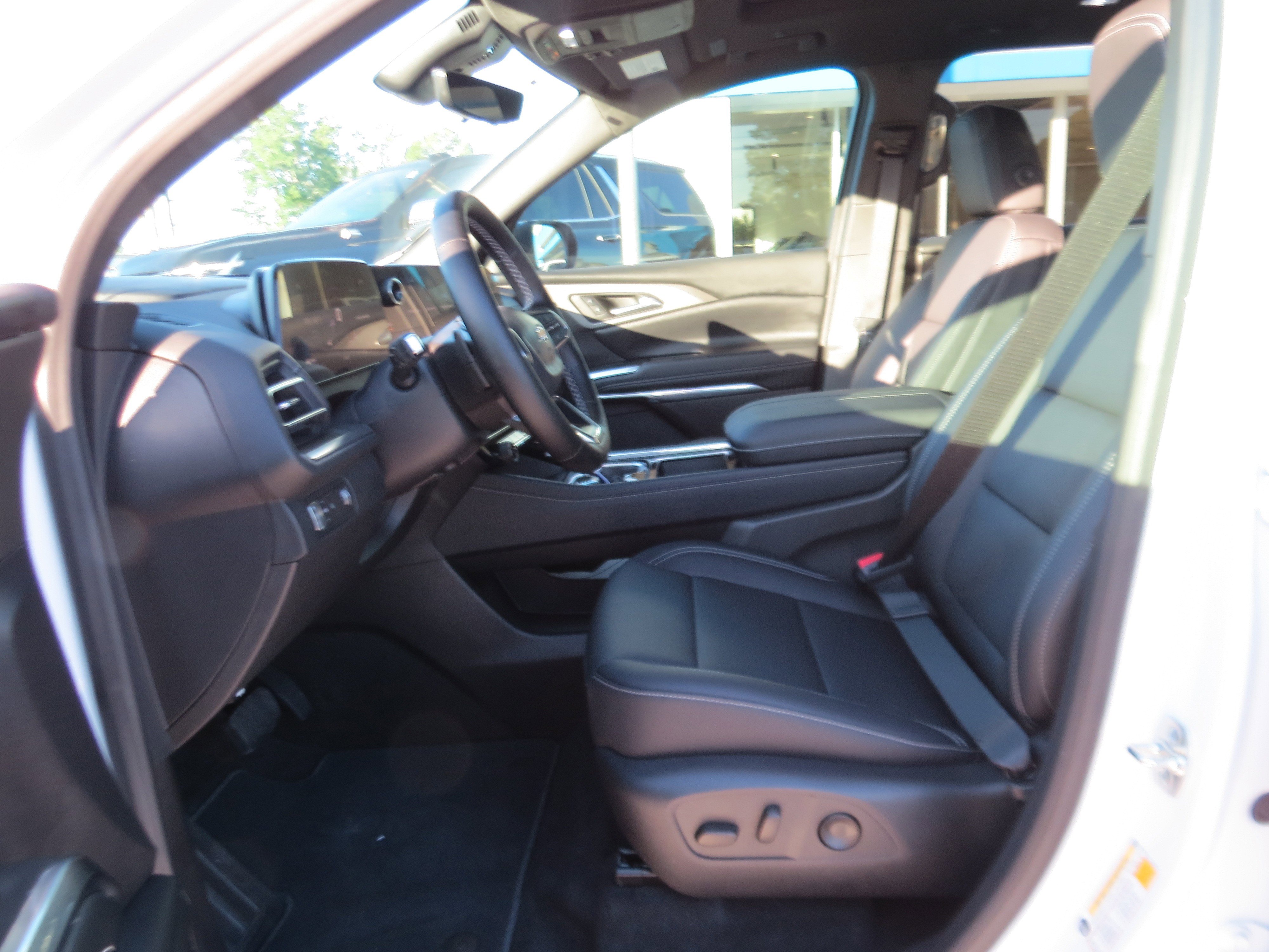 New 2026 Chevrolet Traverse LT w/ Sun and Wheel Package FWD image 14