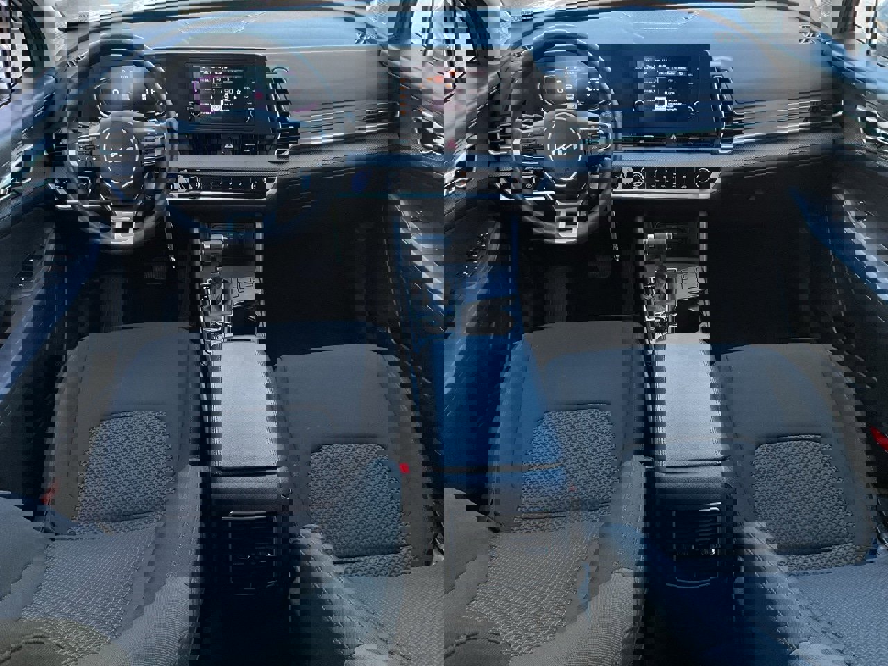 Used 2025 Kia Sportage LX image 20