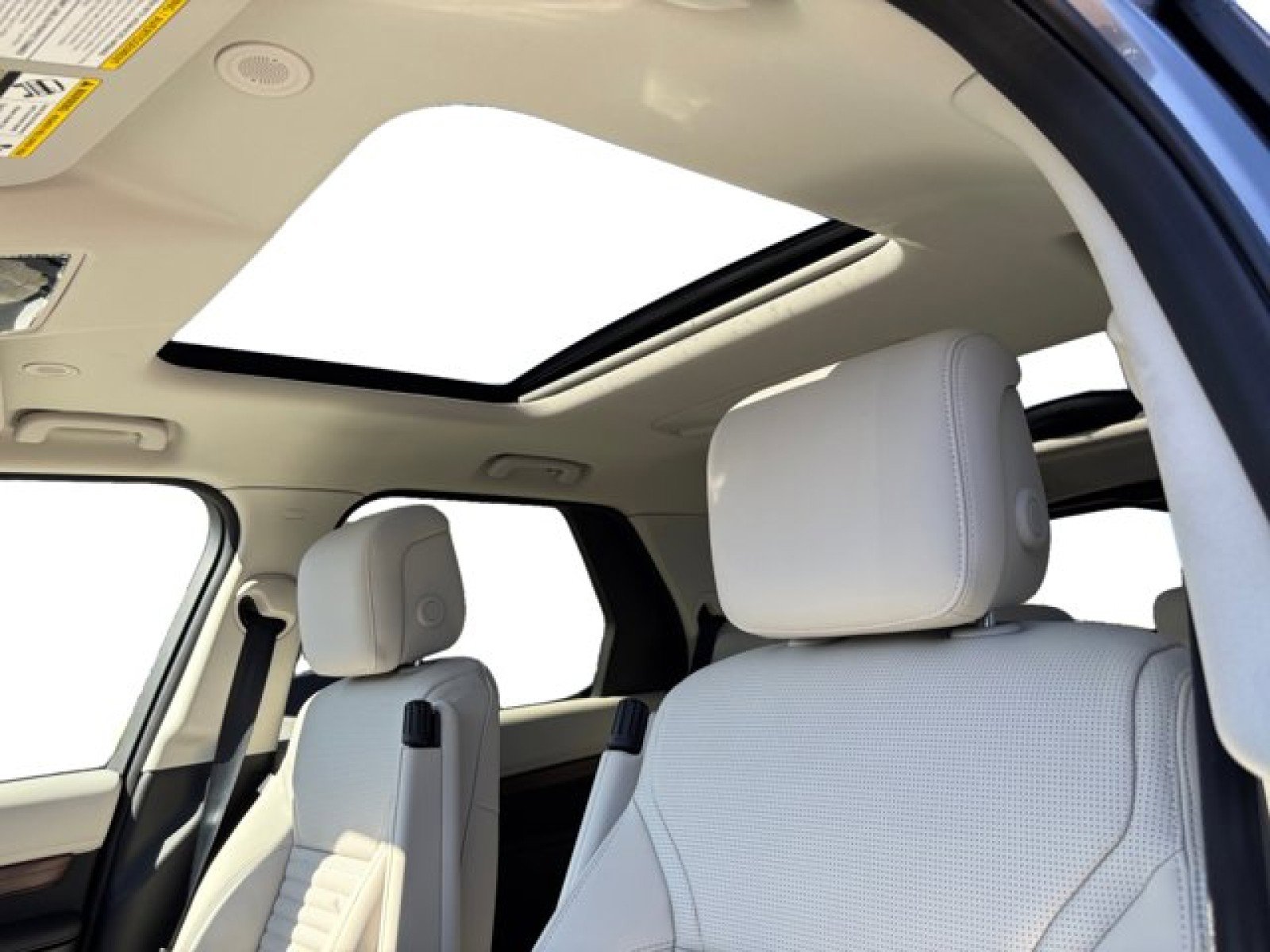 New 2025 Land Rover Discovery S image 12