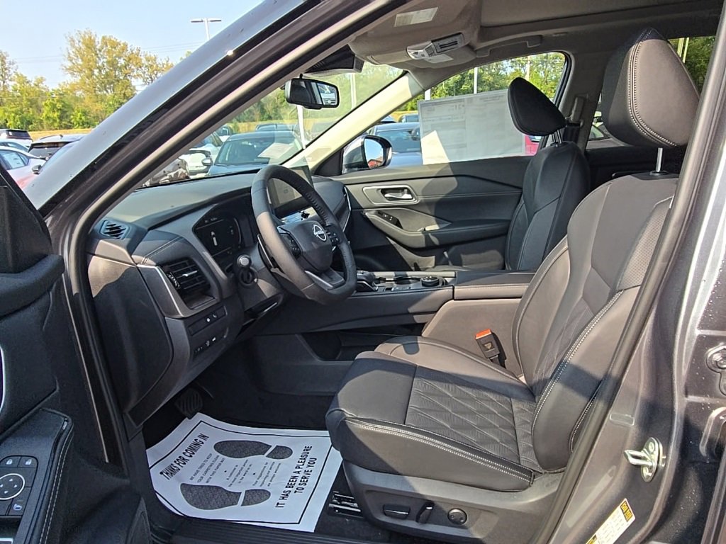 New 2026 Nissan Rogue Platinum image 9