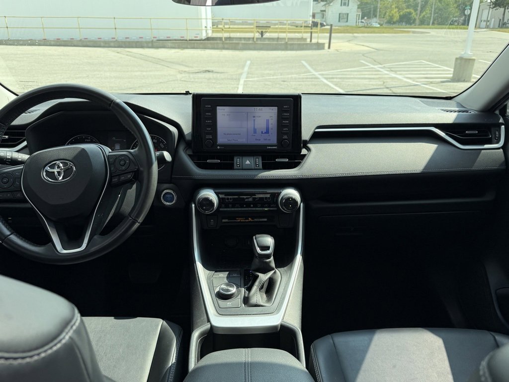 Used 2022 Toyota RAV4 XLE Premium image 17