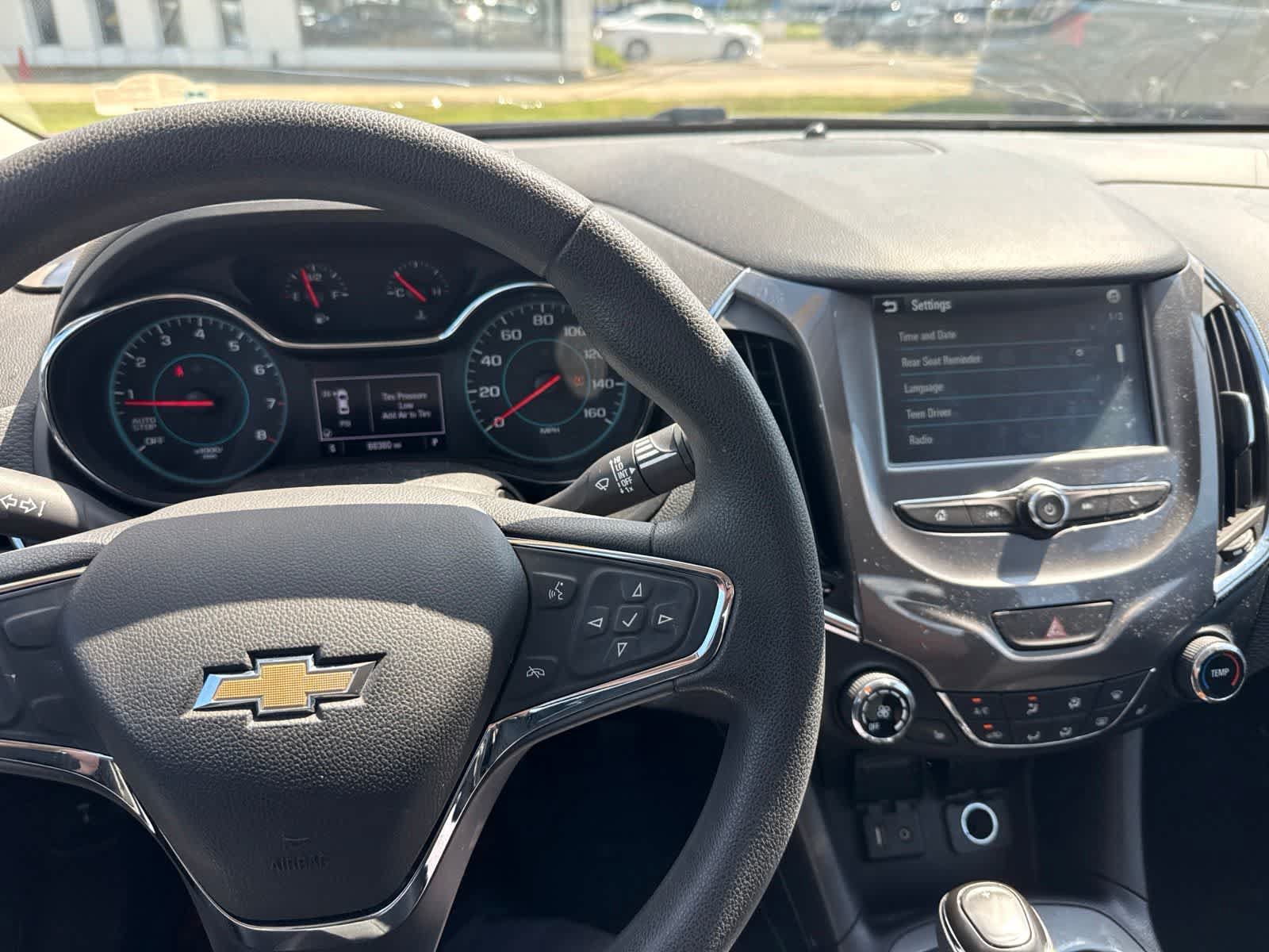 Used 2018 Chevrolet Cruze LT w/ Convenience Package FWD image 18