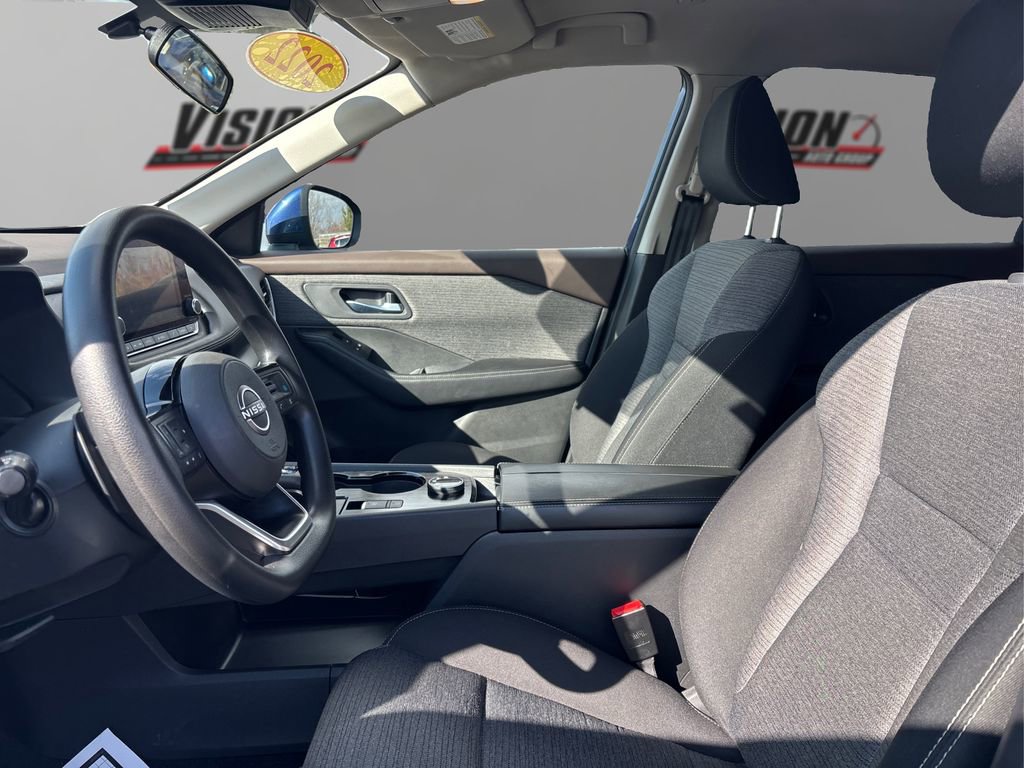 Used 2022 Nissan Rogue SV image 9