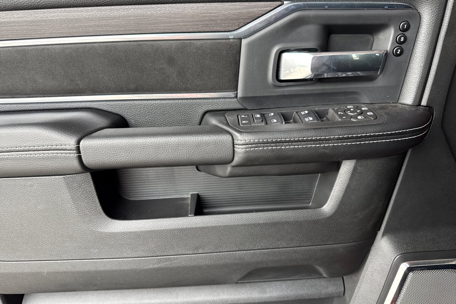 New 2026 RAM 3500 Laramie AWD/4WD image 12