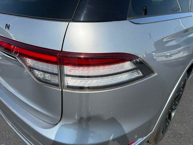 Used 2021 Lincoln Aviator Black Label w/ Class IV Trailer Tow Package AWD/4WD image 43