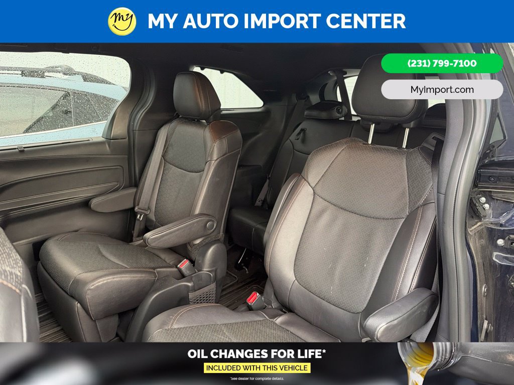 Used 2025 Toyota Sienna Limited AWD/4WD image 23