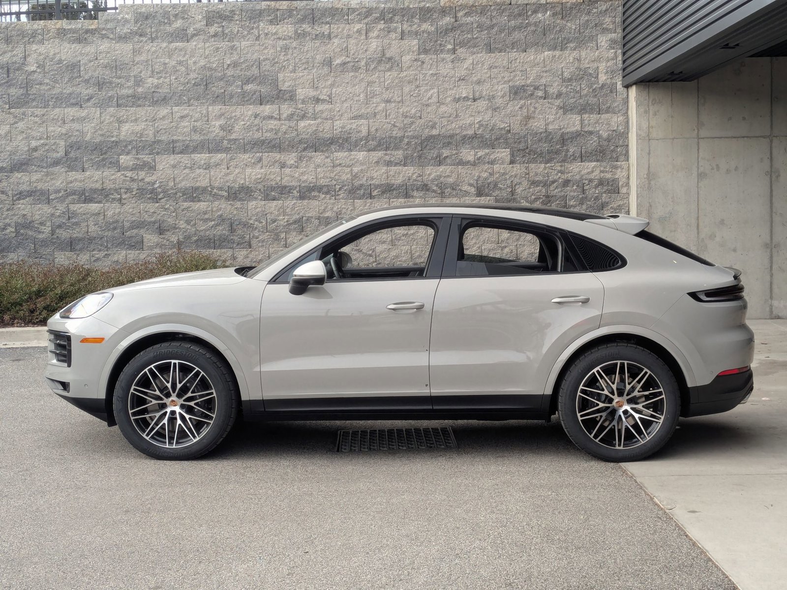 New 2026 Porsche Cayenne Coupe image 2