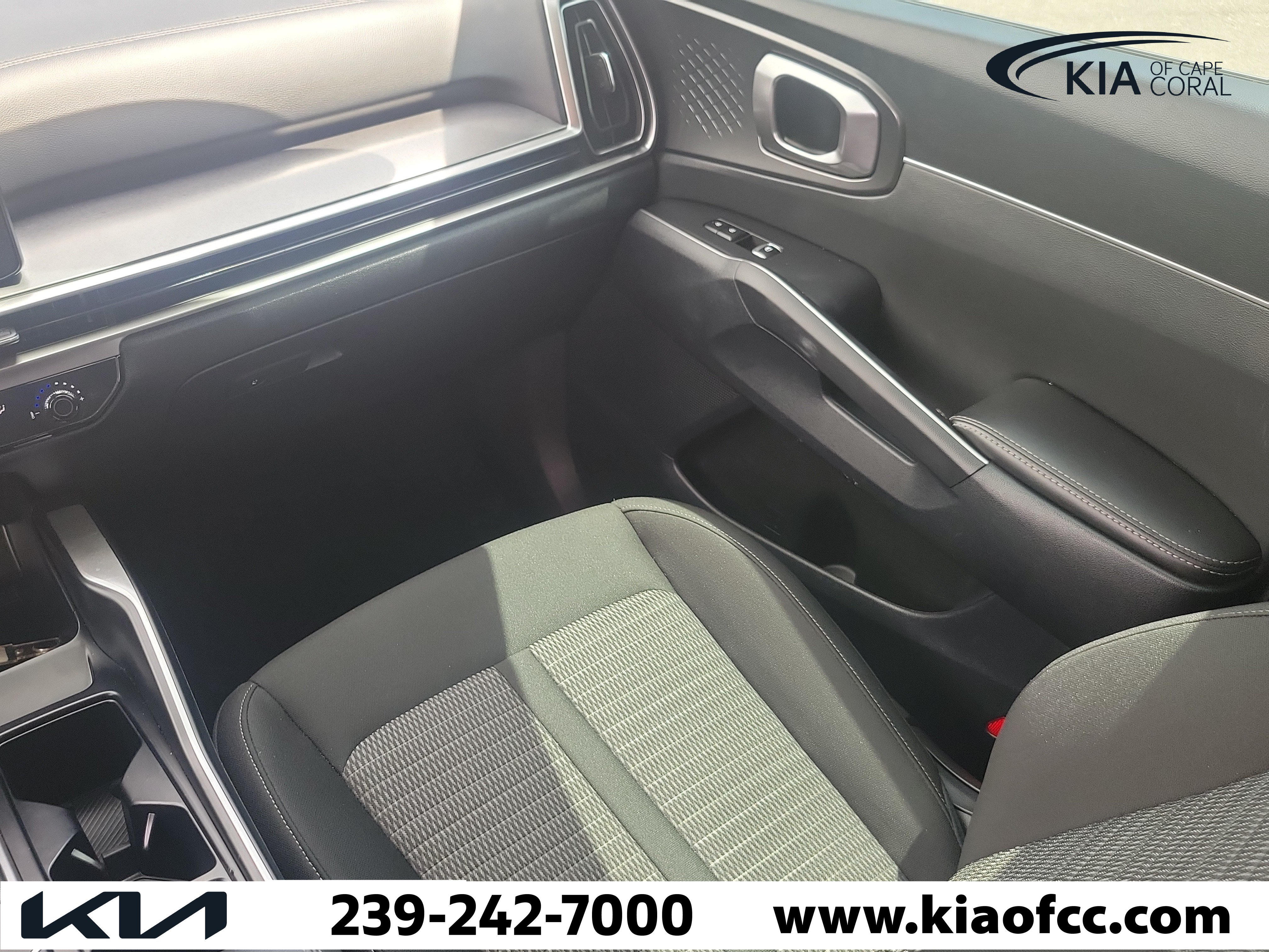 Certified 2025 Kia Sorento LX FWD image 18