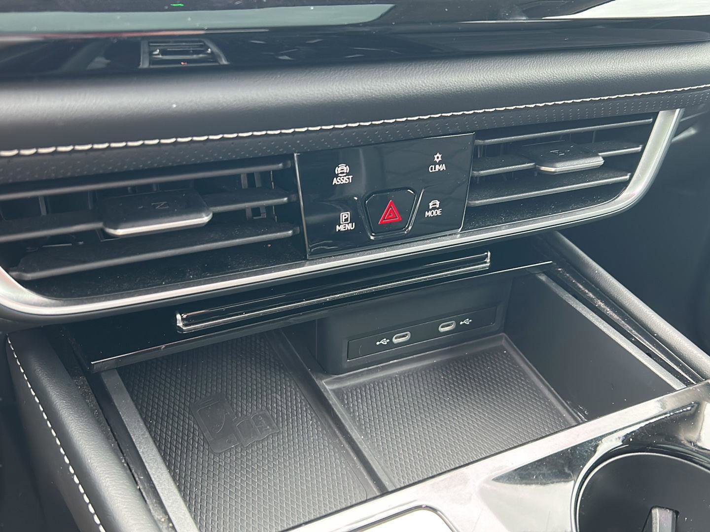 Used 2024 Volkswagen Atlas SE image 19