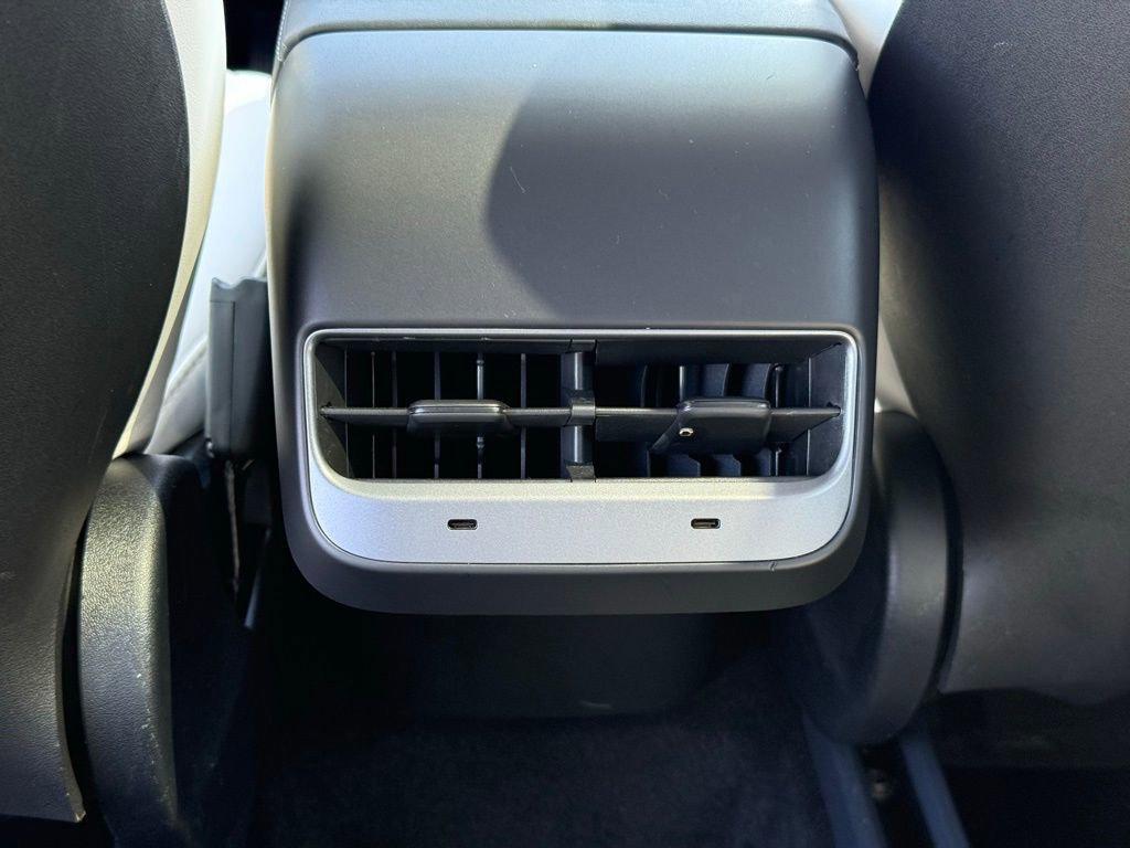 Used 2024 Tesla Model Y Long Range AWD/4WD image 13