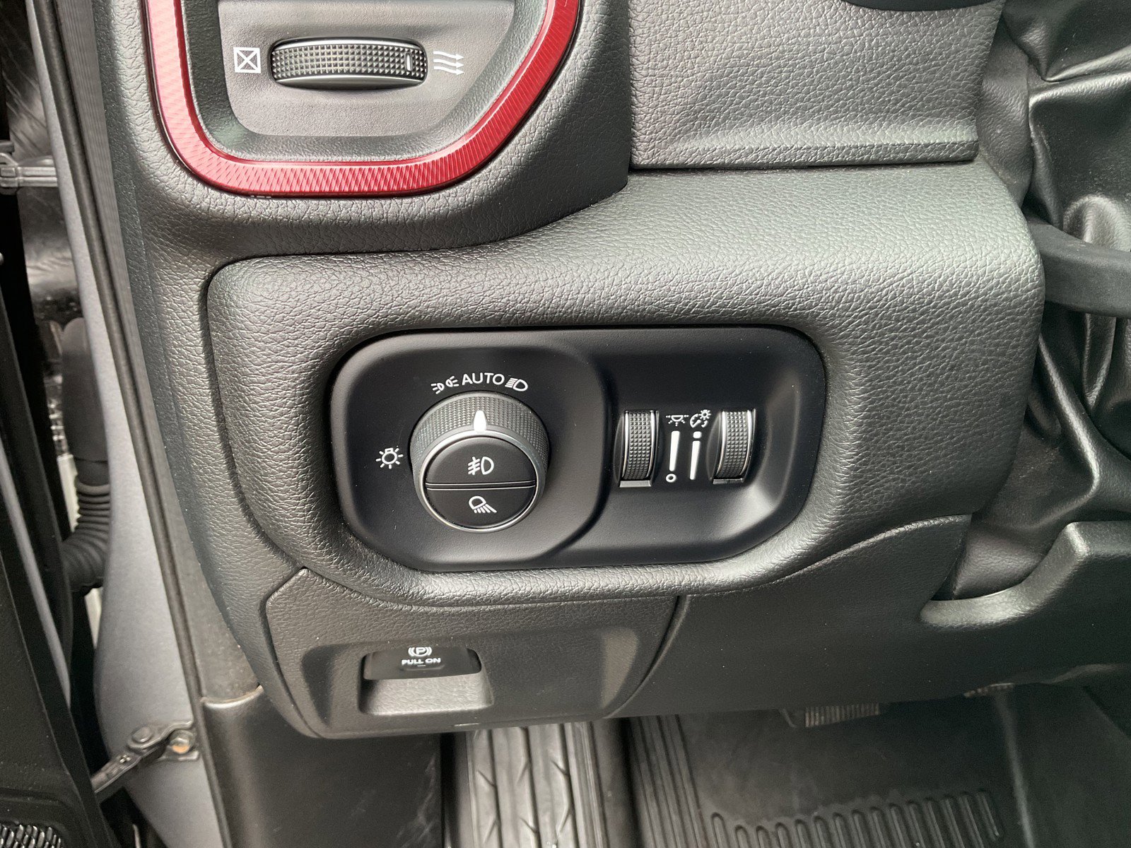 Used 2025 RAM 1500 Rebel AWD/4WD image 31