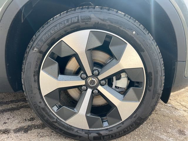 New 2026 Volvo XC40 B5 Plus w/ Climate Package AWD/4WD image 9