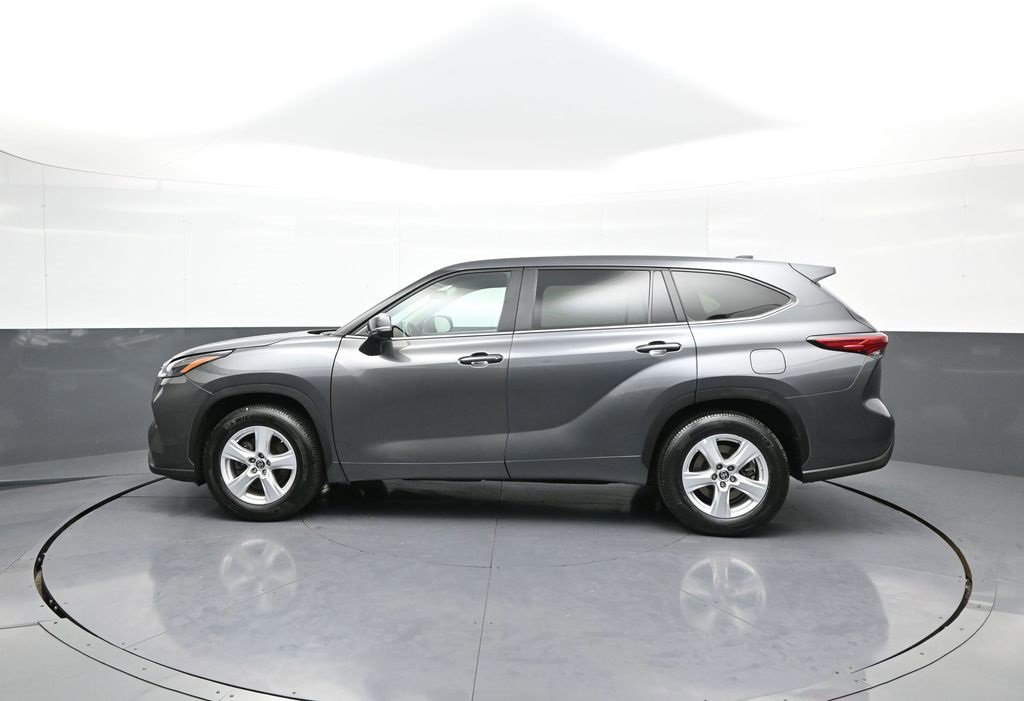 Certified 2023 Toyota Highlander L image 9