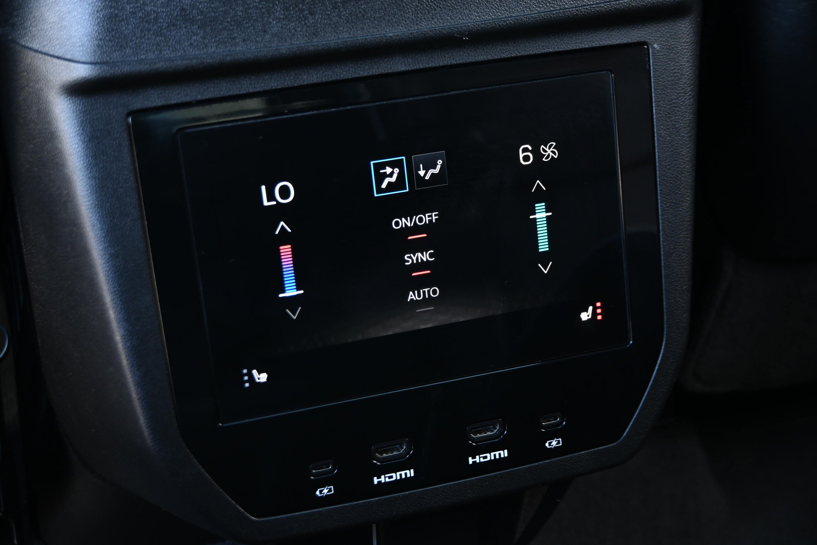 Used 2025 GMC Yukon Denali Ultimate w/ LPO, Floor Liner Package AWD/4WD image 31