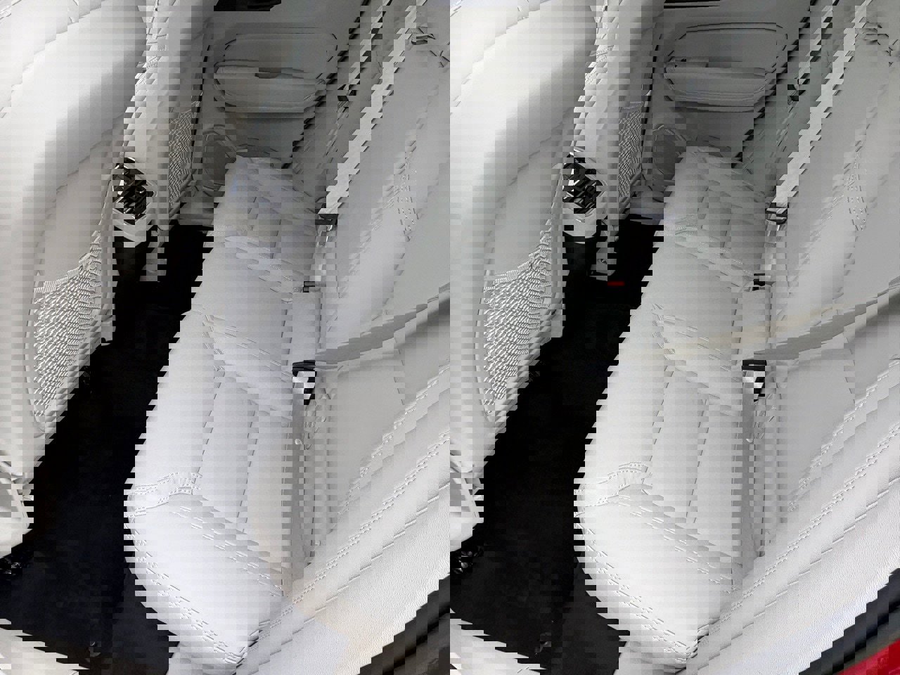 Certified 2023 Volvo XC60 B5 Ultimate w/ Climate Package image 32