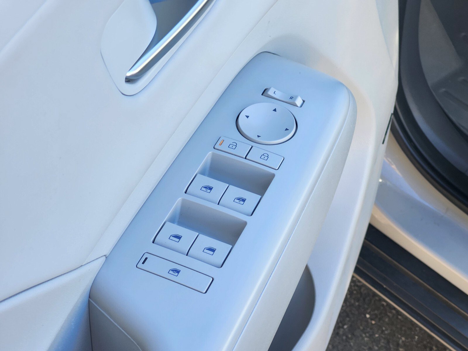 Certified 2024 Hyundai Kona Limited AWD/4WD image 16
