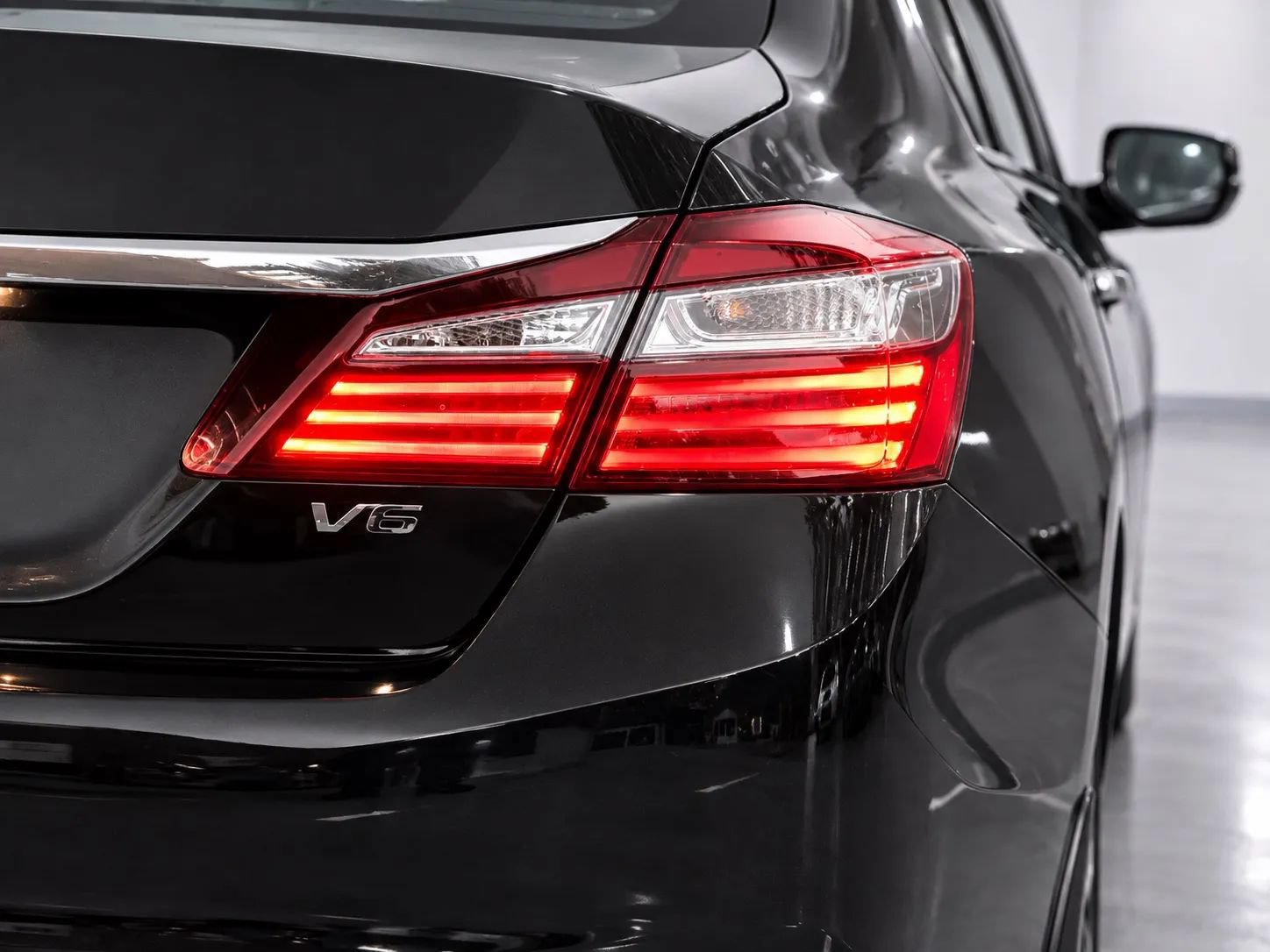 Used 2017 Honda Accord EX-L image 8