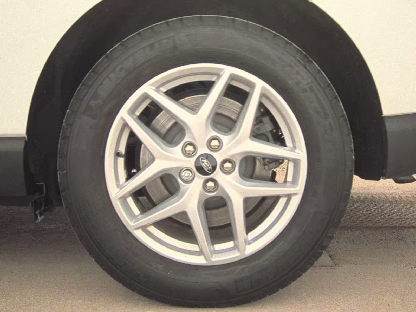 Used 2024 Ford Edge SEL w/ Convenience Package image 13