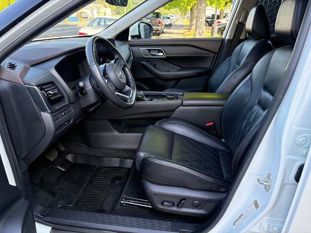 Certified 2022 Nissan Rogue Platinum w/ Head-Up Display Package image 16