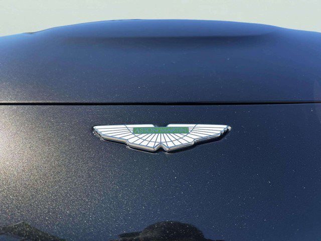 Used 2022 Aston Martin V8 Vantage Roadster image 13
