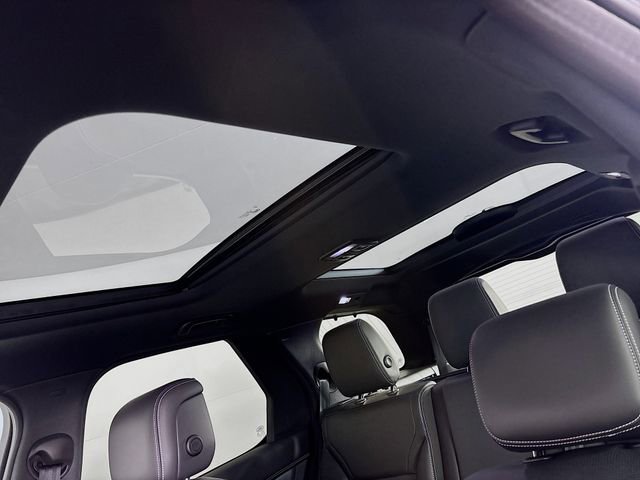 Used 2024 Land Rover Discovery Dynamic SE image 14