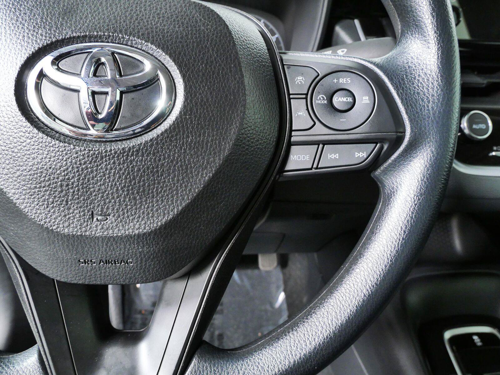 Used 2025 Toyota Corolla LE FWD image 10