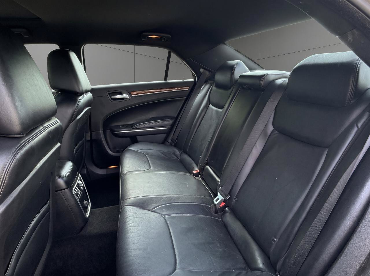 Used 2014 Chrysler 300 RWD image 23