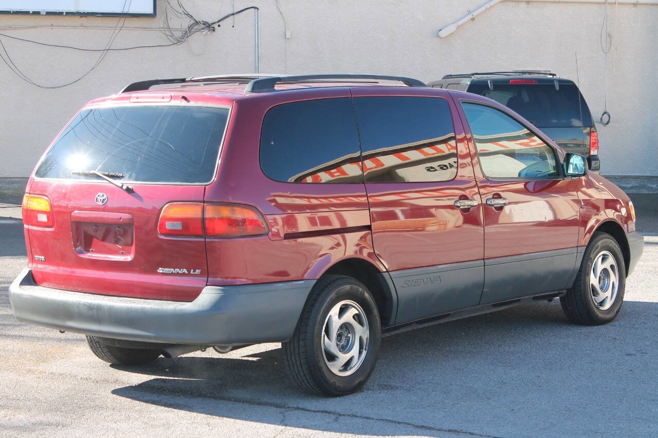 Used 1998 Toyota Sienna LE image 8