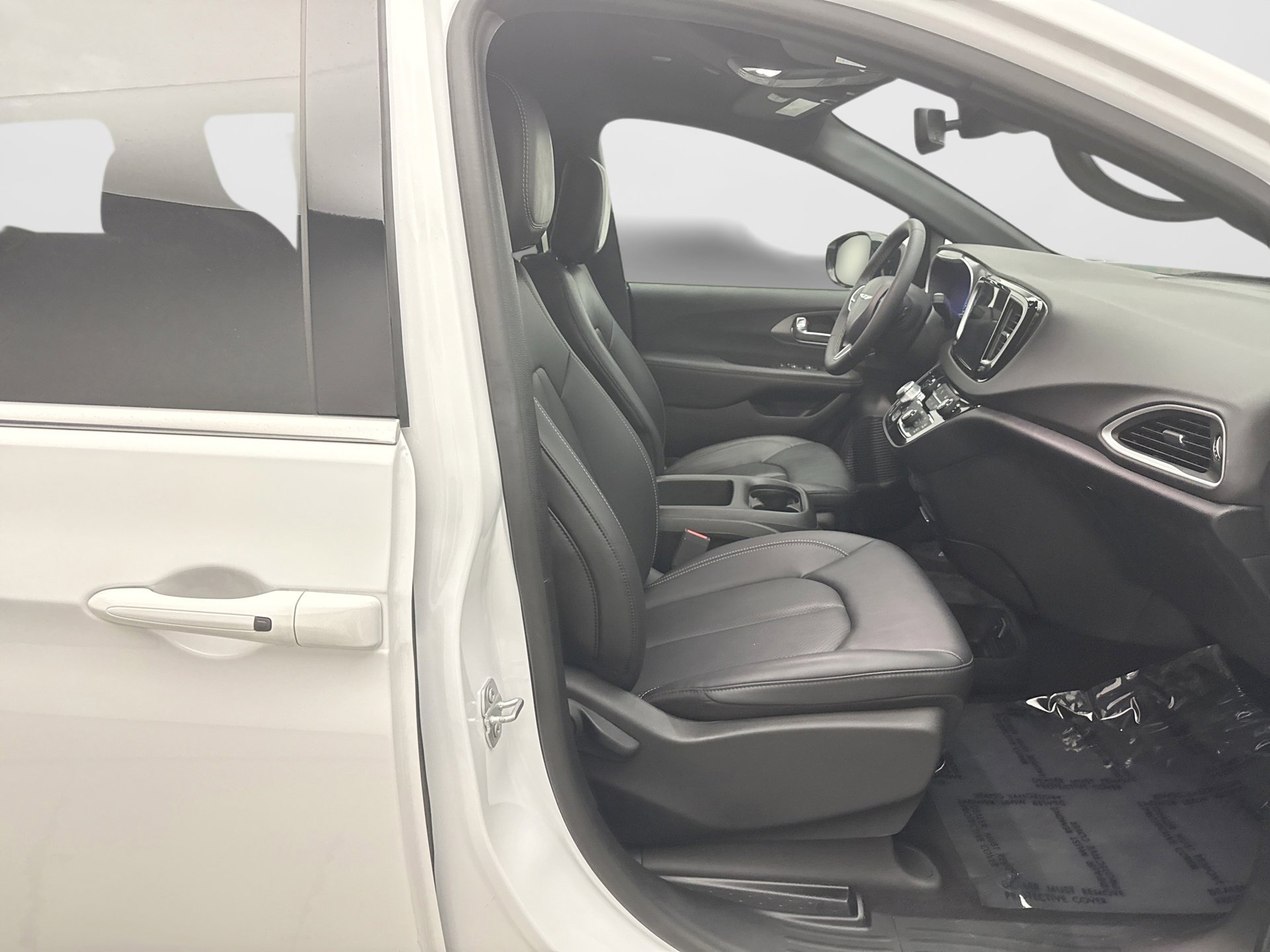 Used 2025 Chrysler Pacifica Select FWD image 16
