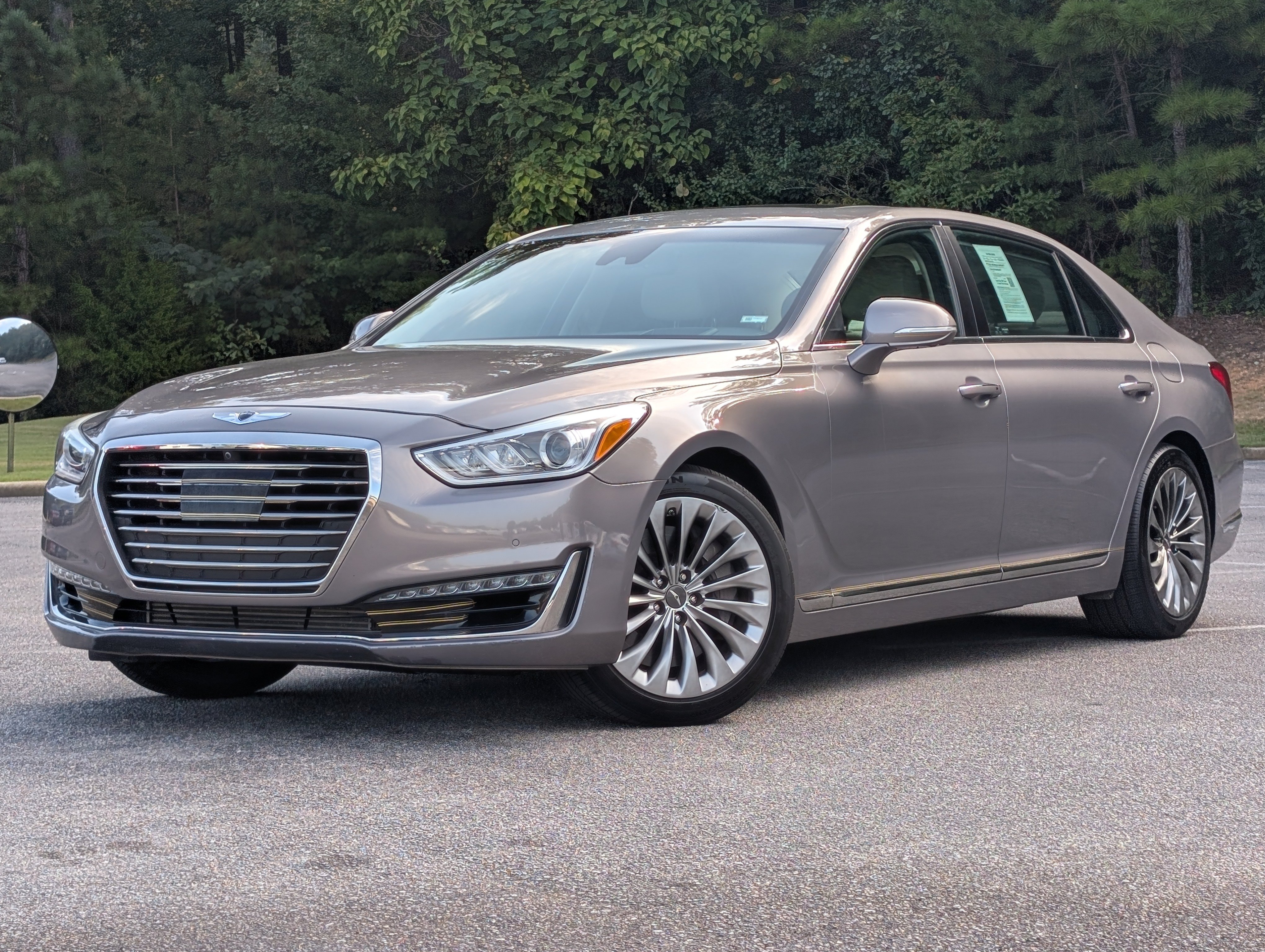 Used 2018 Genesis G90 3.3T Premium RWD image 4