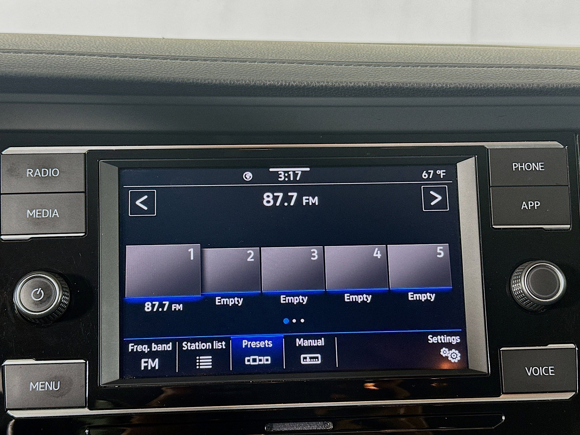 Used 2024 Volkswagen Jetta SE image 21