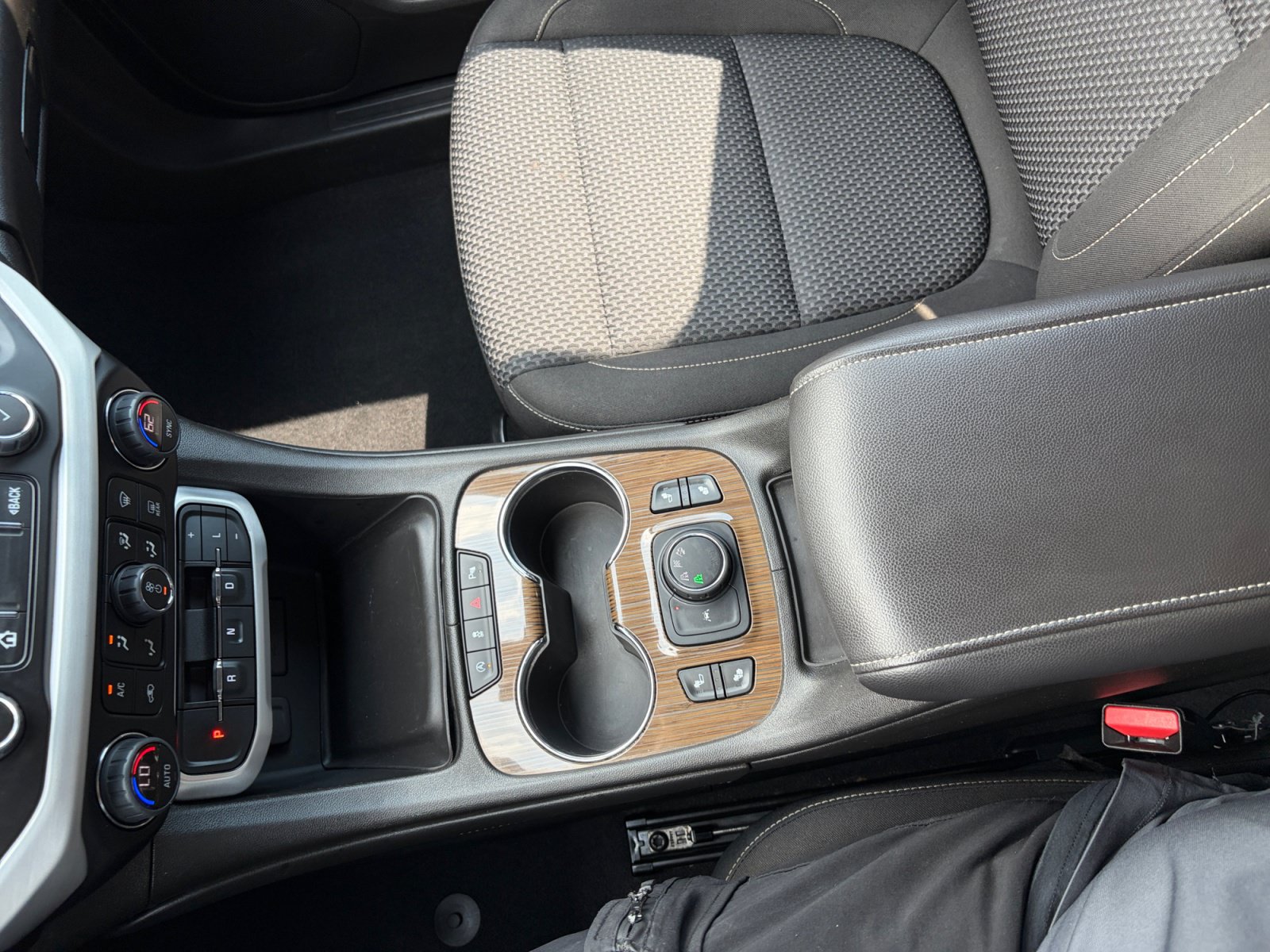 Used 2023 GMC Acadia SLE AWD/4WD image 25