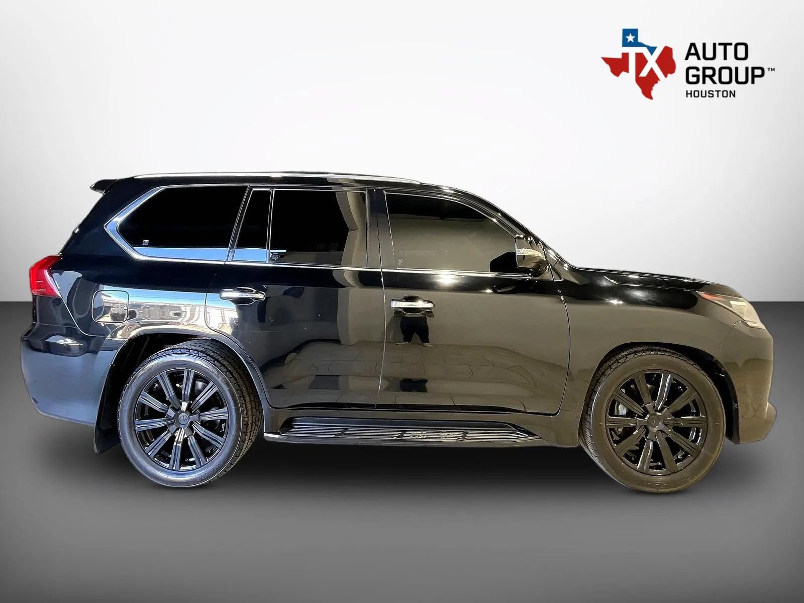 Used 2017 Lexus LX 570 4WD w/ Luxury Package image 9