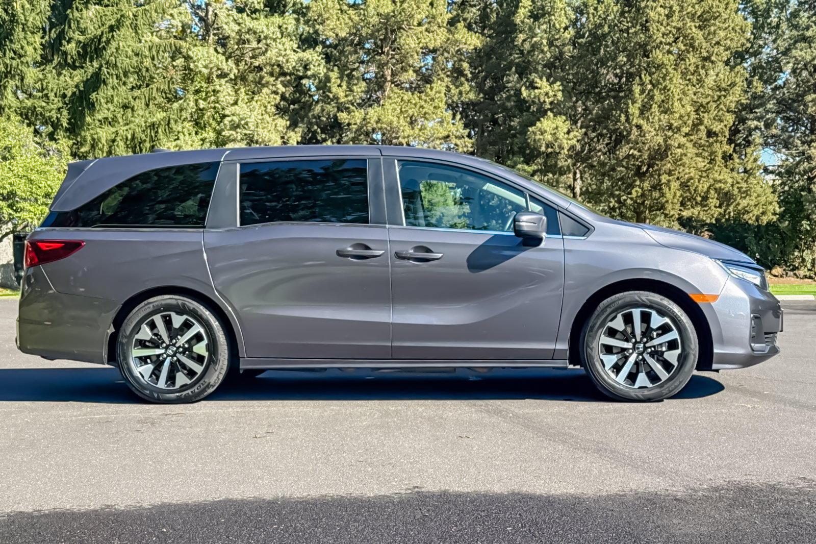 Used 2025 Honda Odyssey EX-L image 3