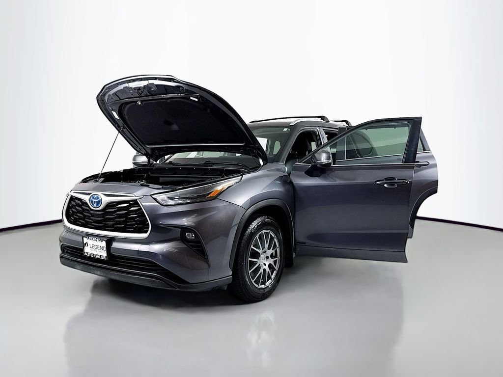 Used 2023 Toyota Highlander XLE AWD/4WD image 16