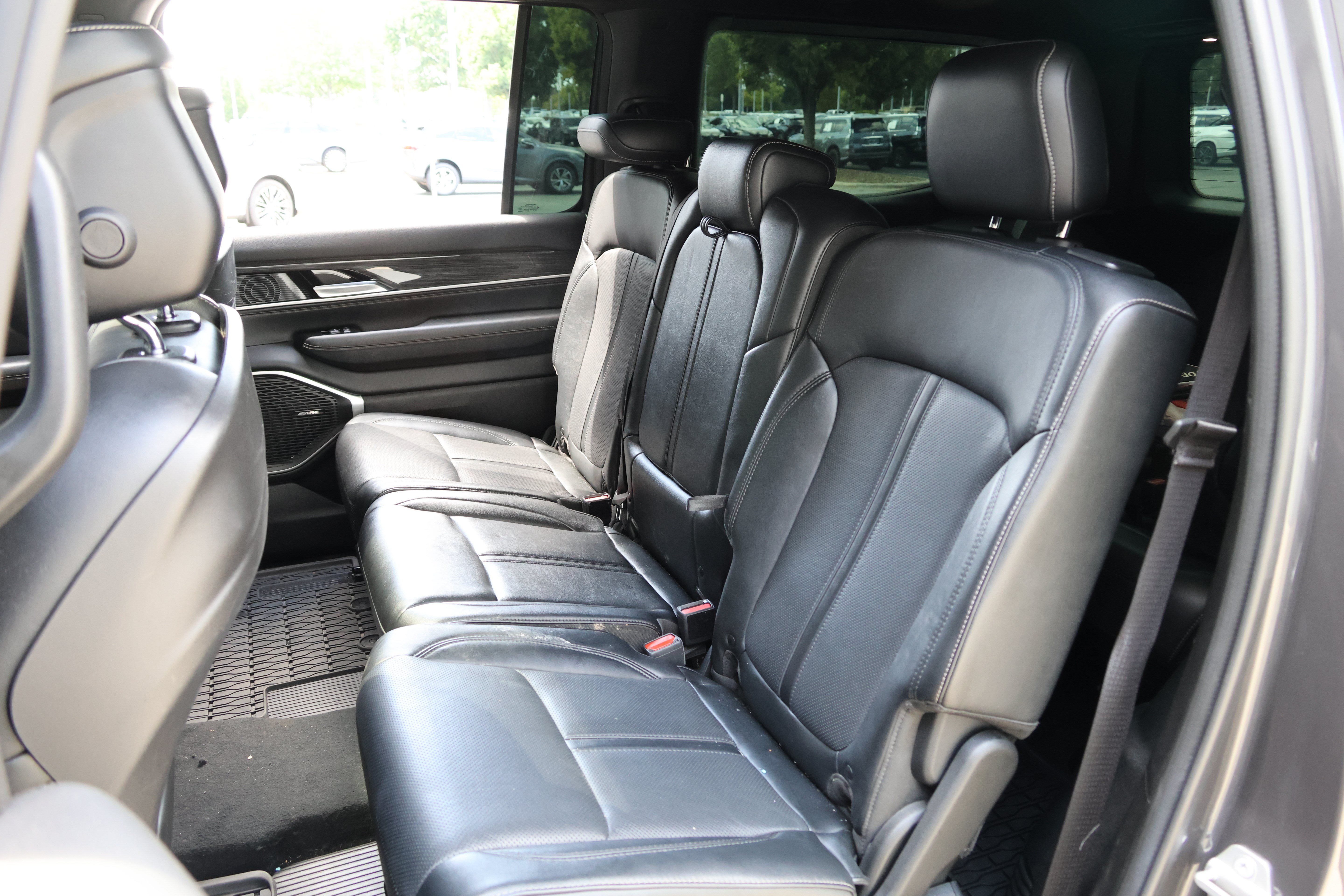 Used 2022 Jeep Wagoneer Series II w/ Premium Group I AWD/4WD image 34