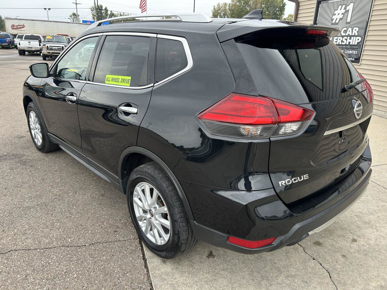 Used 2017 Nissan Rogue SV AWD/4WD image 7