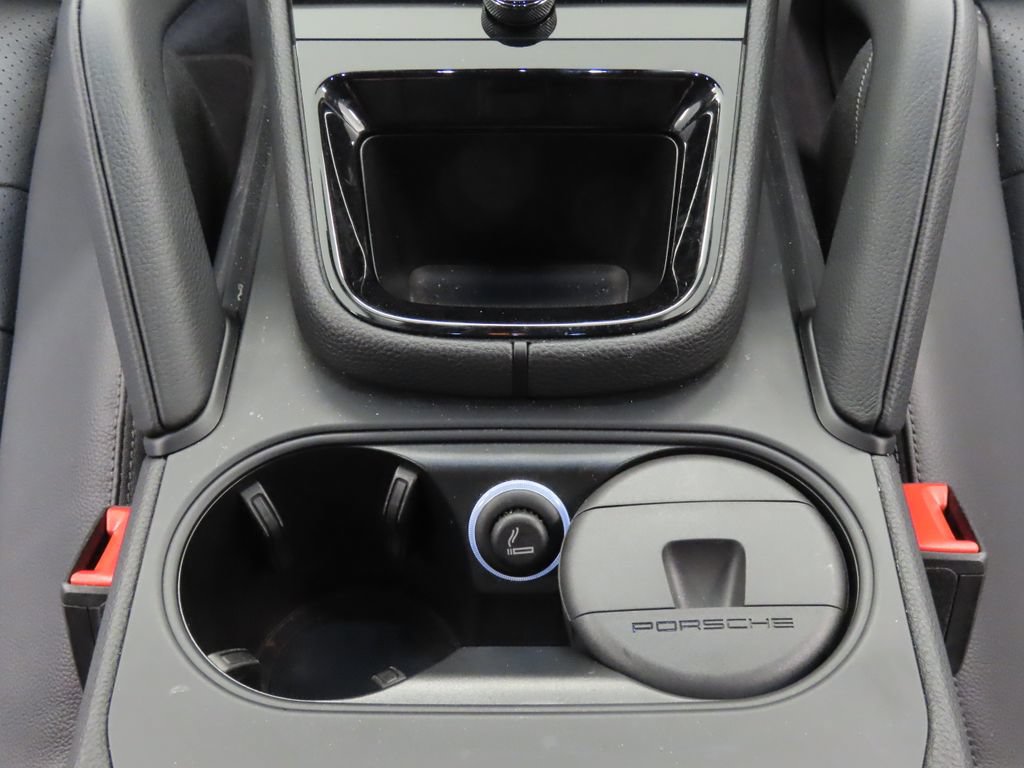 Certified 2024 Porsche Cayenne AWD/4WD image 29