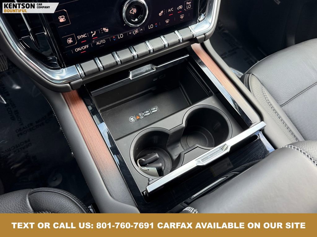 Used 2025 GMC Yukon Denali w/ Sun & Power Step Package image 27