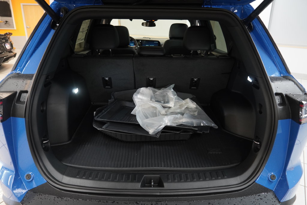 New 2027 Chevrolet Equinox RS w/ LPO, Floor Liner Package AWD/4WD image 11