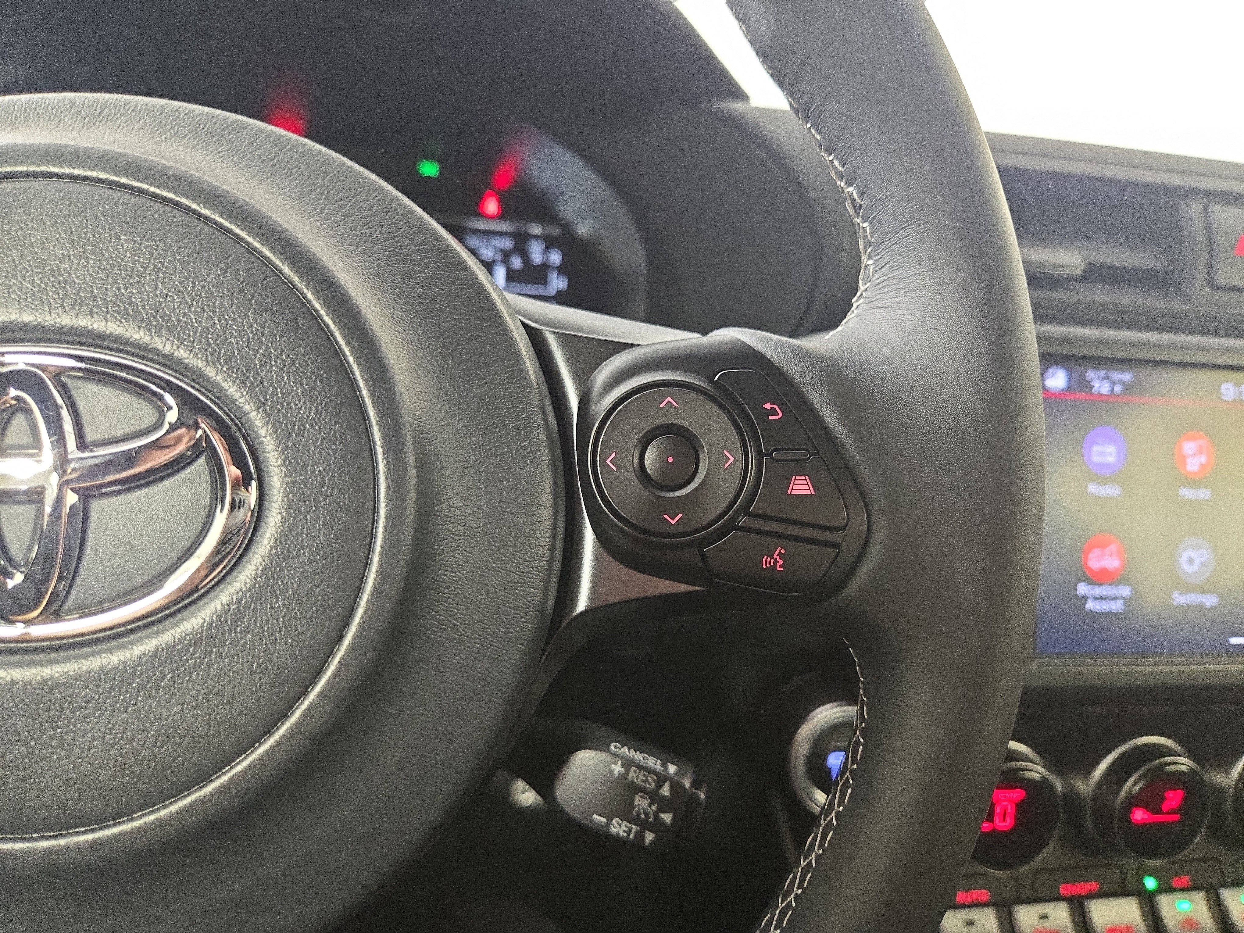 Used 2025 Toyota GR86 Premium w/ ALL Weather Mat Package (TMS) image 16