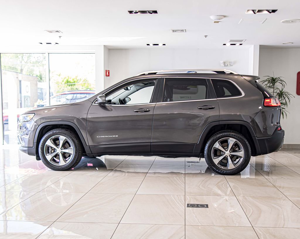 Used 2019 Jeep Cherokee Limited w/ Luxury Group AWD/4WD image 6