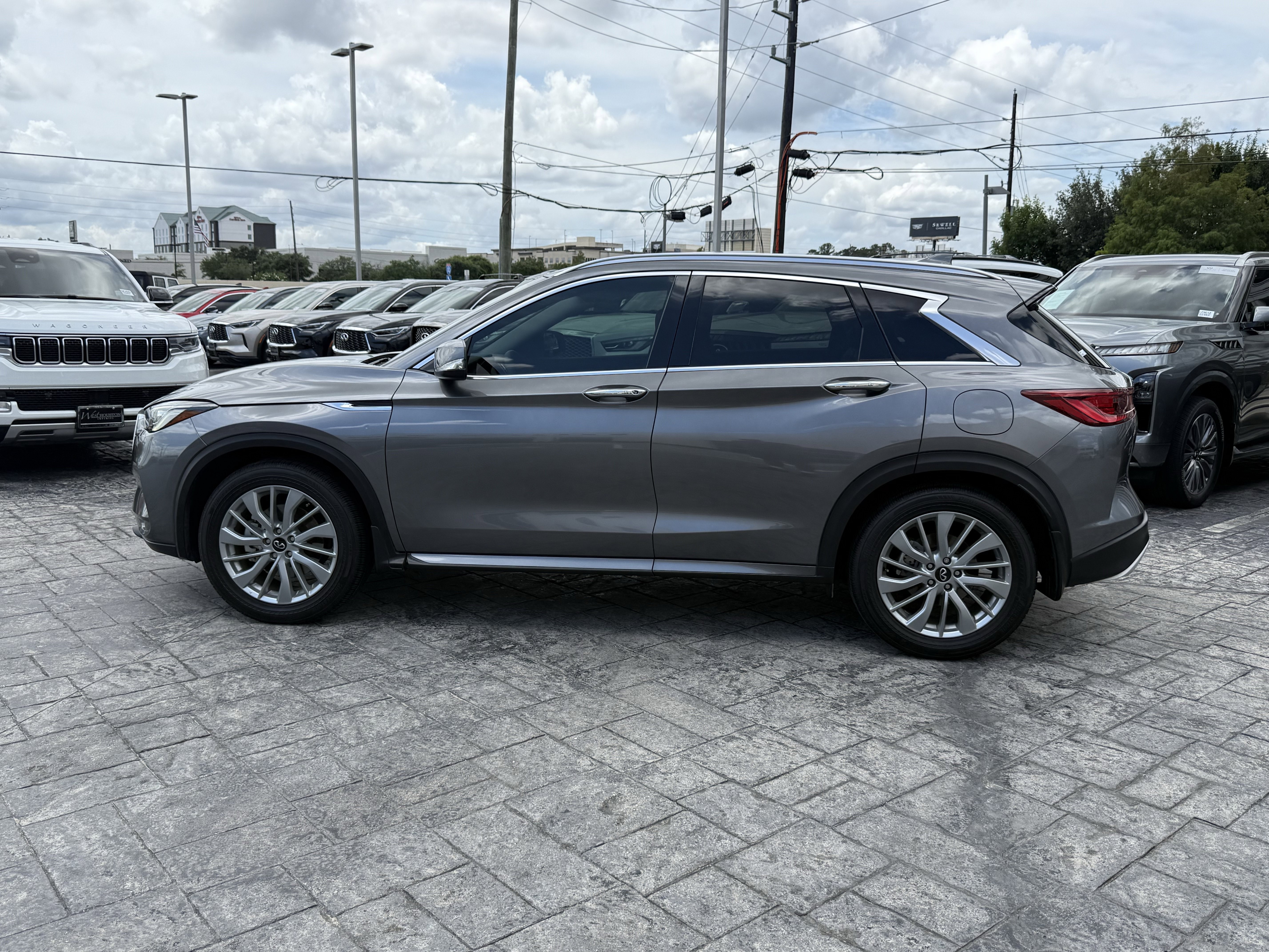 Certified 2023 INFINITI QX50 Luxe FWD image 4