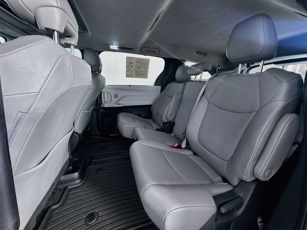Used 2025 Toyota Sienna XLE FWD image 23