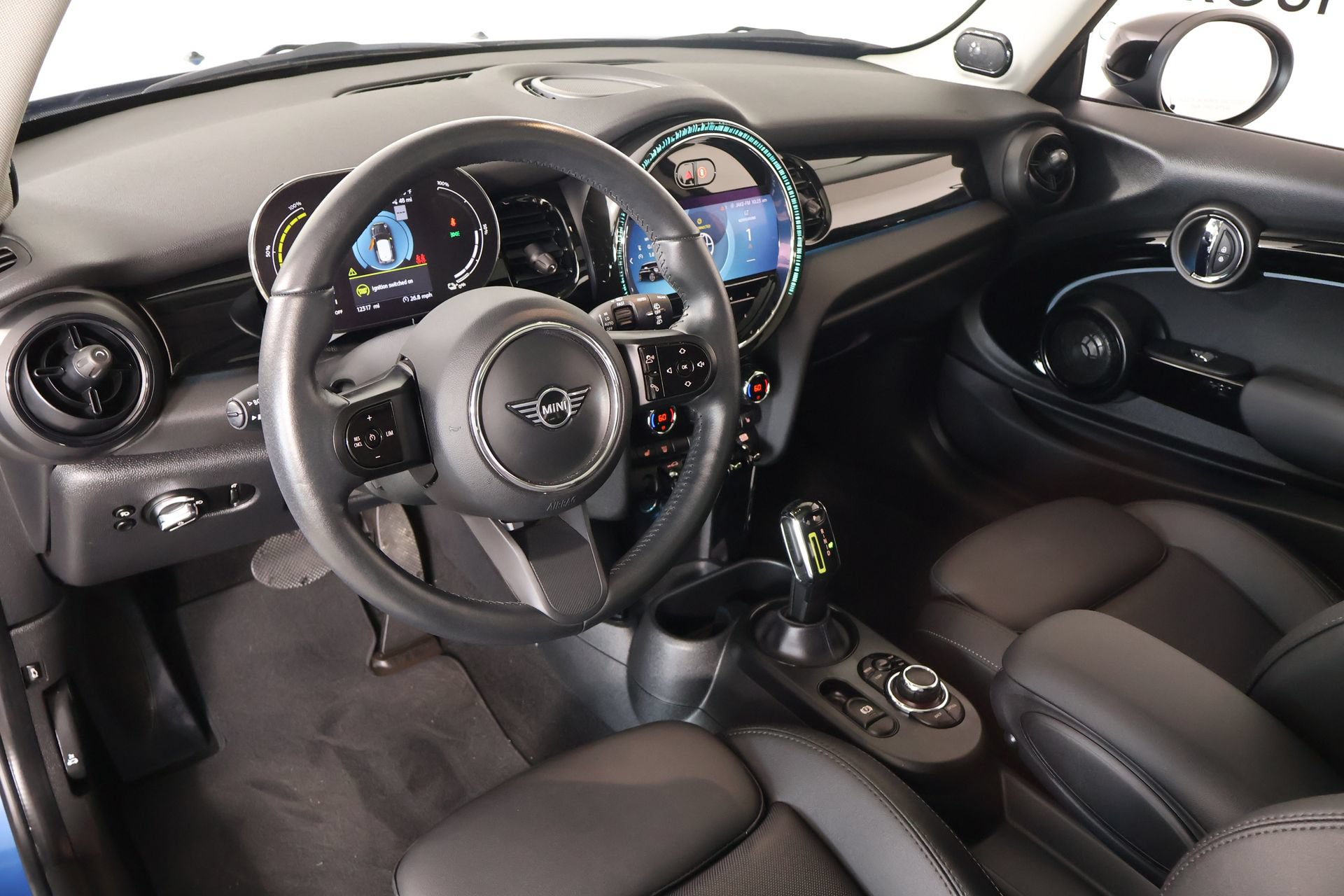 Used 2024 MINI Cooper SE FWD image 2