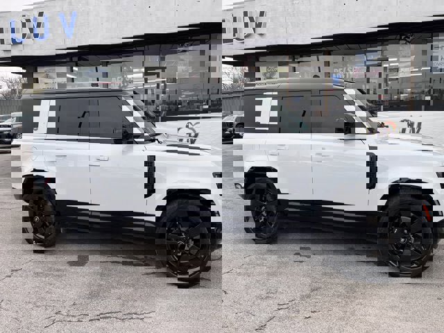 Used 2023 Land Rover Defender 110 V8 image 2