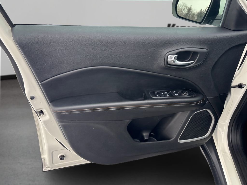 Used 2020 Jeep Compass Latitude w/ Cold Weather Group image 22