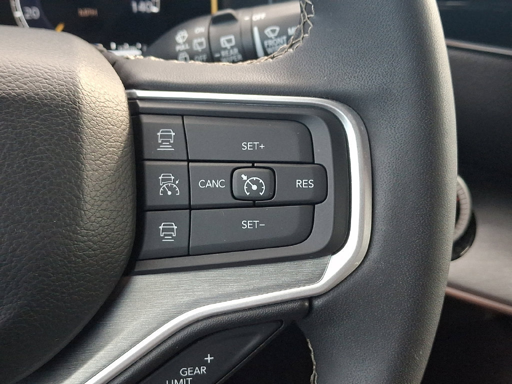 Used 2025 Jeep Wagoneer Series II AWD/4WD image 27